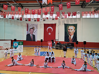 19 Mayıs Atatürk'ü Anma, Gençlik ve Spor Bayramı ilçemizde Kapalı Spor Salonunda kutlandı.