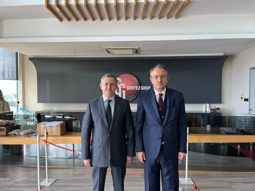 Kaymakamımız Sayın Dr. Metin Kubilay, Deprem Bölgesine Yardımlarından Dolayı Sentez Grup Fabrikasını Ziyaret Etti